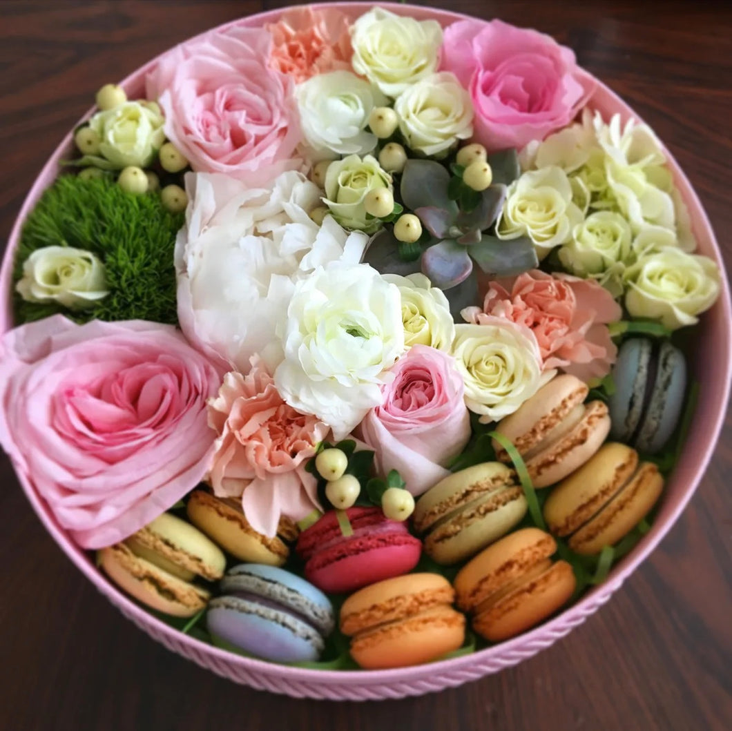 Luxury Flowers Macaroons Box