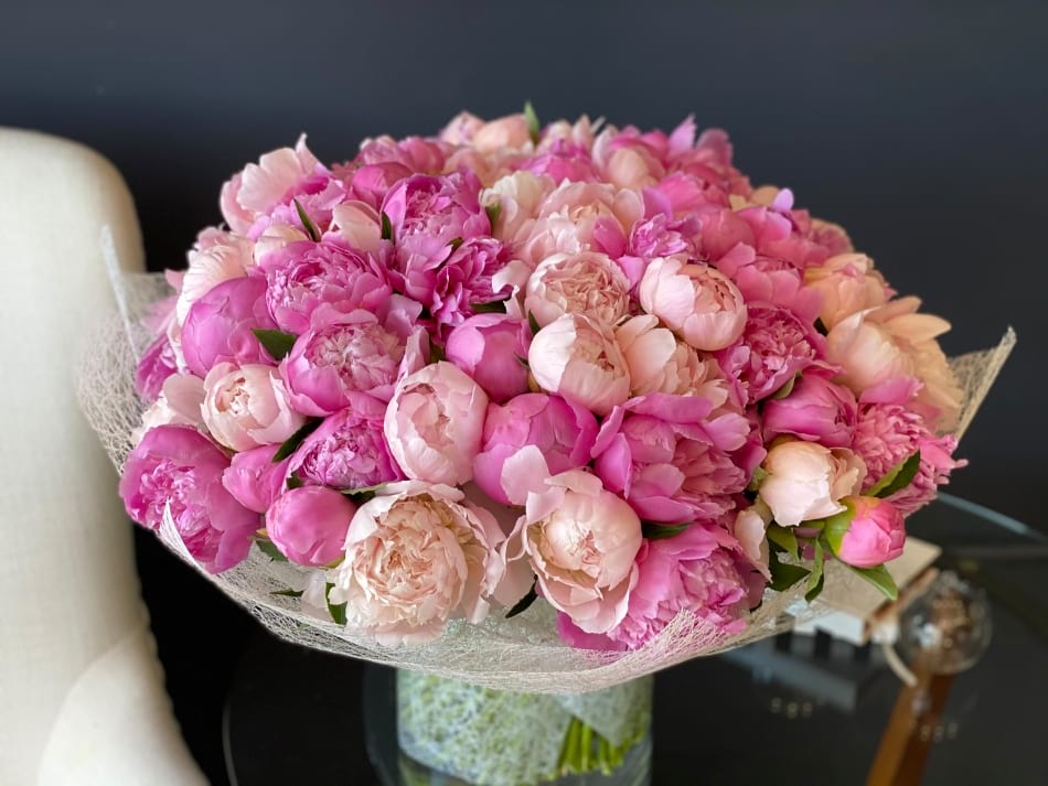 100 Peonies Arrangement In Vase