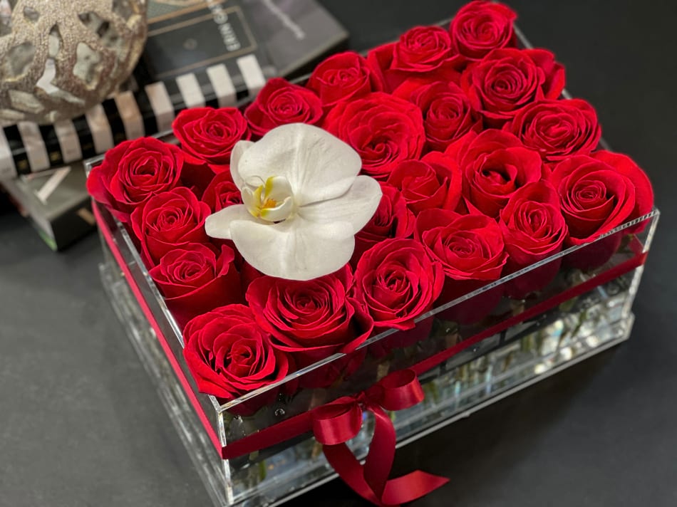 2 Dozen Fresh Cut Red Roses In A Acrylic Box