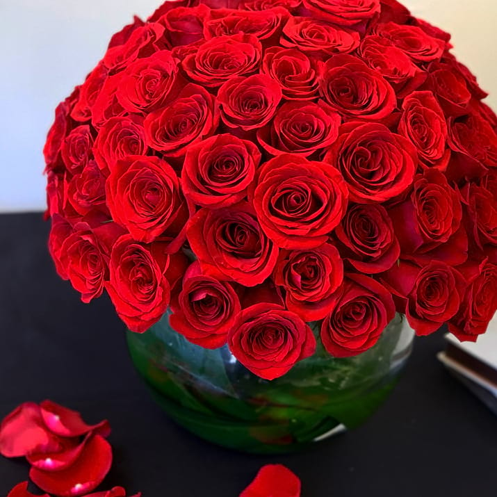 100 Red Roses Luxury Arrangement In Vase