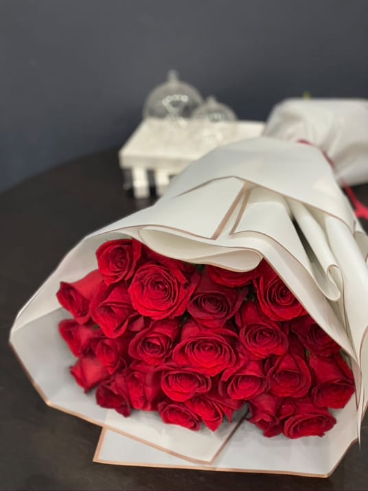 3 Dozen Roses In A Luxury Long Box – Sofia Luxe Flowers